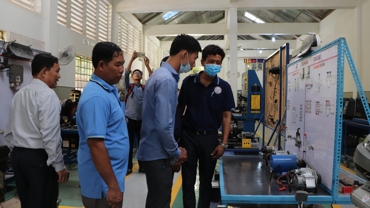 Technical teacher conducting visit to other TVET institution