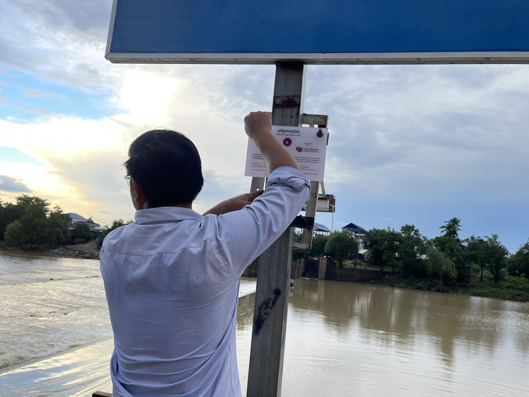 Strengthening the reach of  Cambodia’s flood early warning  system through an innovative  dissemination channel