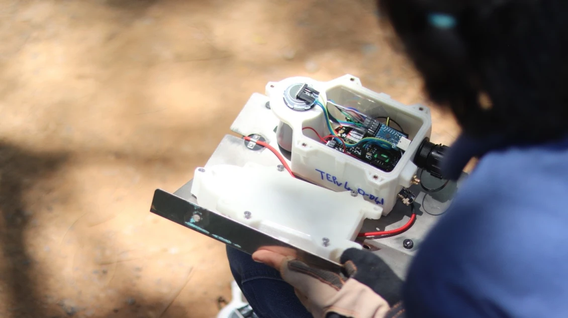 The internal sight of the water-level sensor.