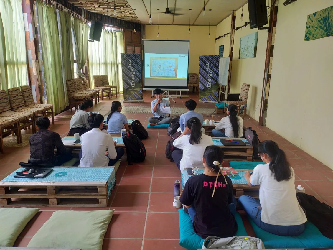 Sharing Session with Intern Peers 